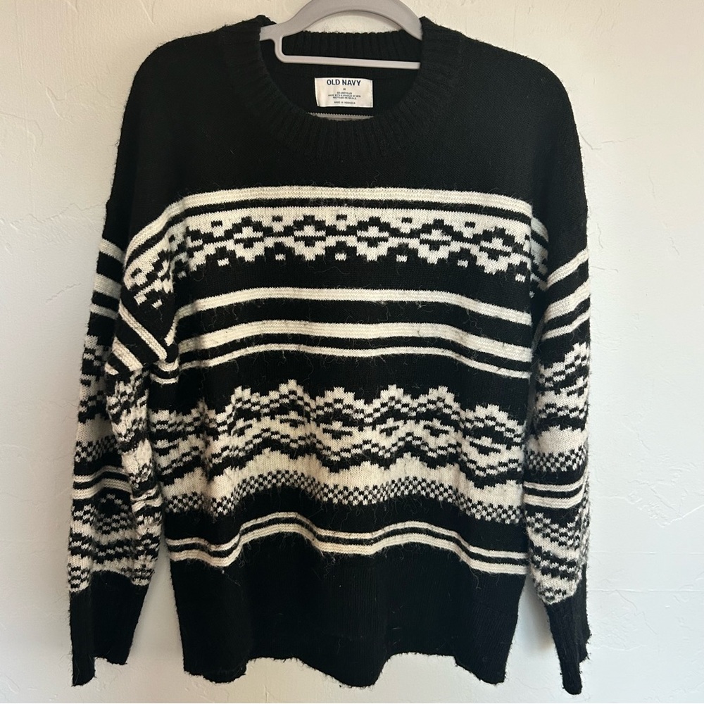 Women’s Old Navy Black & White Sweater Medium